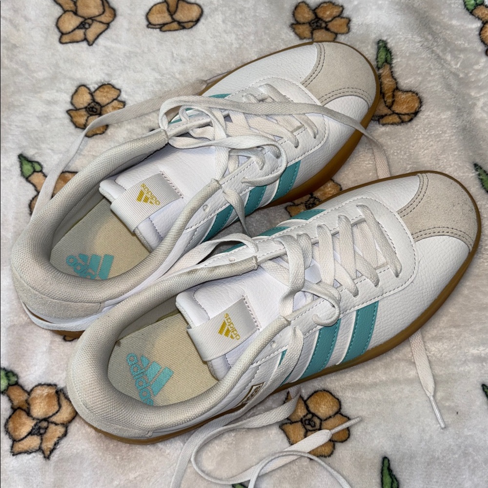 Adidas Court 3.0 Women’s size 8.5